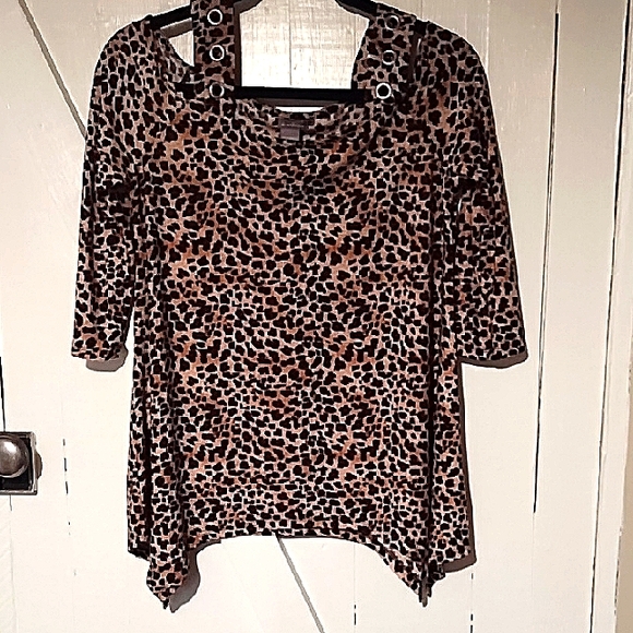C. Oliver EUC Leopard Print Women's Top Cold Shoulder Size 6. Gorgeous. - Picture 1 of 7